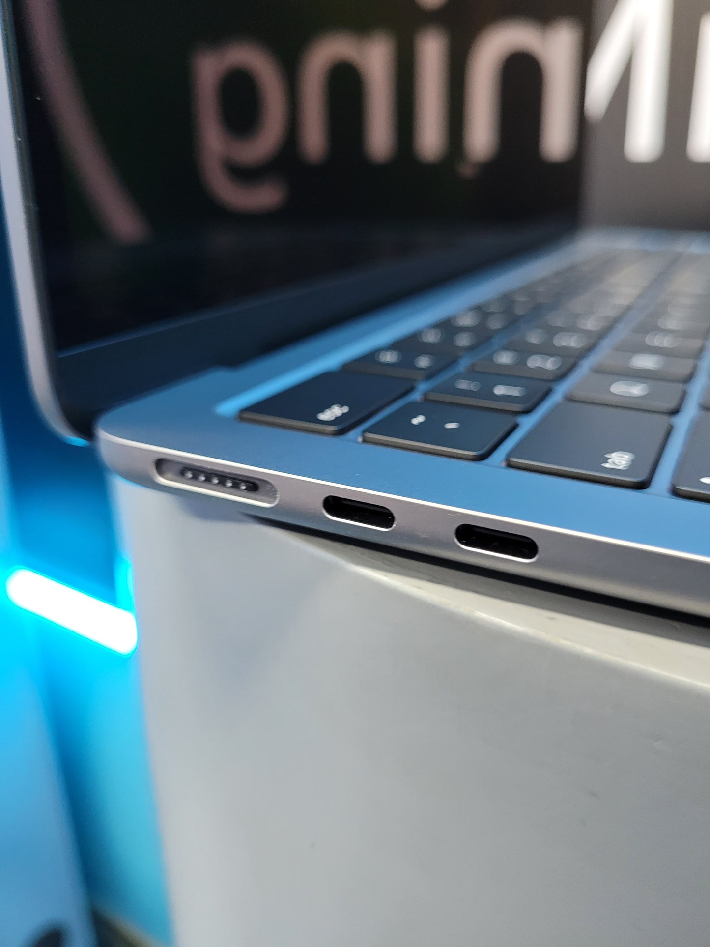 APPLE MACBOOK AIR 2022 M2 CHIP 8-CORE 256GB SSD 8GB RAM - Premium Notebook de Apple - Solo $1974000! Compra ahora Web3Arg