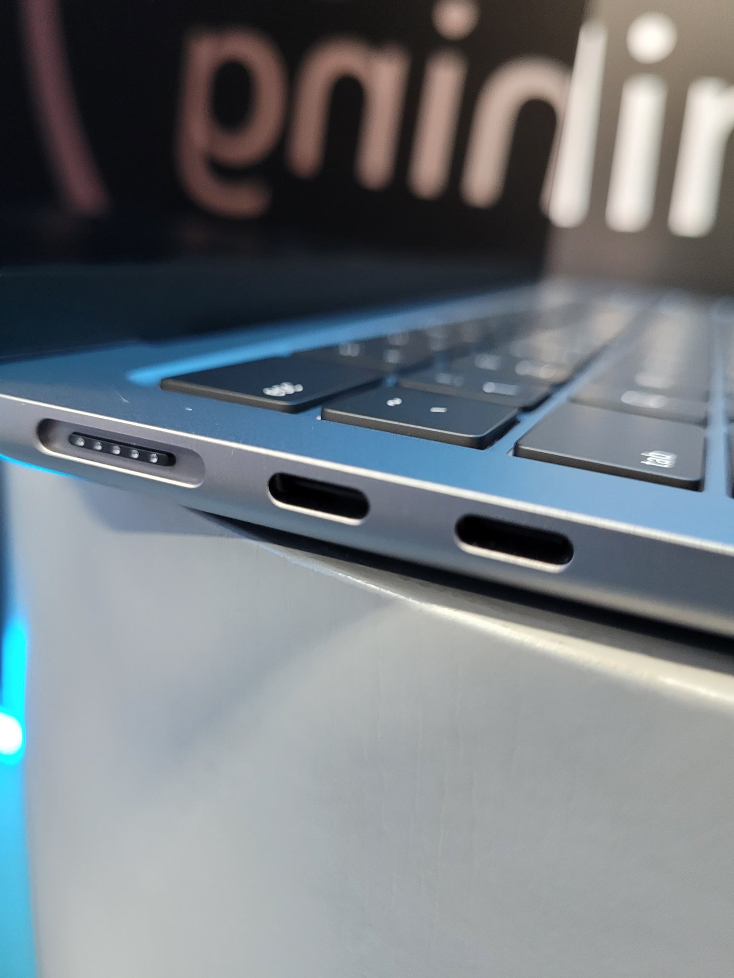 APPLE MACBOOK AIR 2024 M3 8 CORE, CON 10 CORE GPU, 256GB SSD 16GB RAM - Premium Notebook de Apple - Solo $2565000! Compra ahora Web3Arg