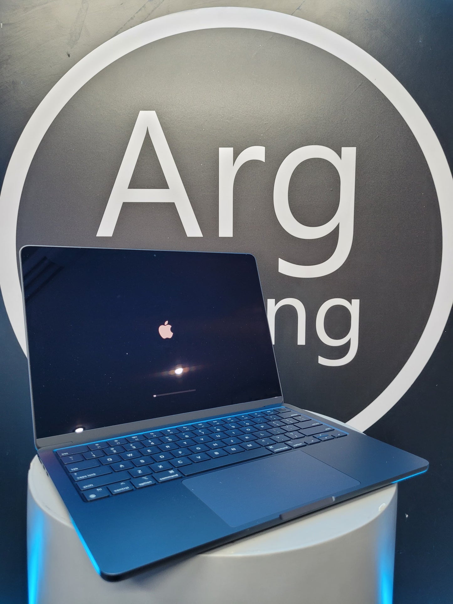 APPLE MACBOOK AIR M3 8 CORE CPU 8 CORE GPU 256GB SSD 8GB RAM - Premium Notebook de Apple - Solo $2250000! Compra ahora Web3Arg