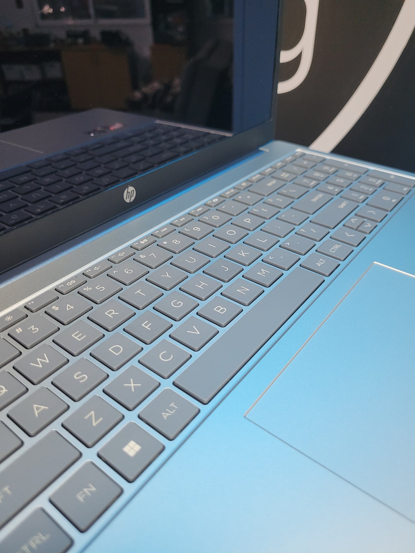 HP 15-FC0065 RYZEN 3 7320U 512GB SSD 8GB 15.6" (1920x1080) TOUCHSCREEN